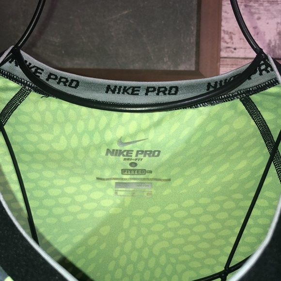 Nike pro fitted long sleeve shirt geographic print green black and gray small​​ - Picture 3 of 4